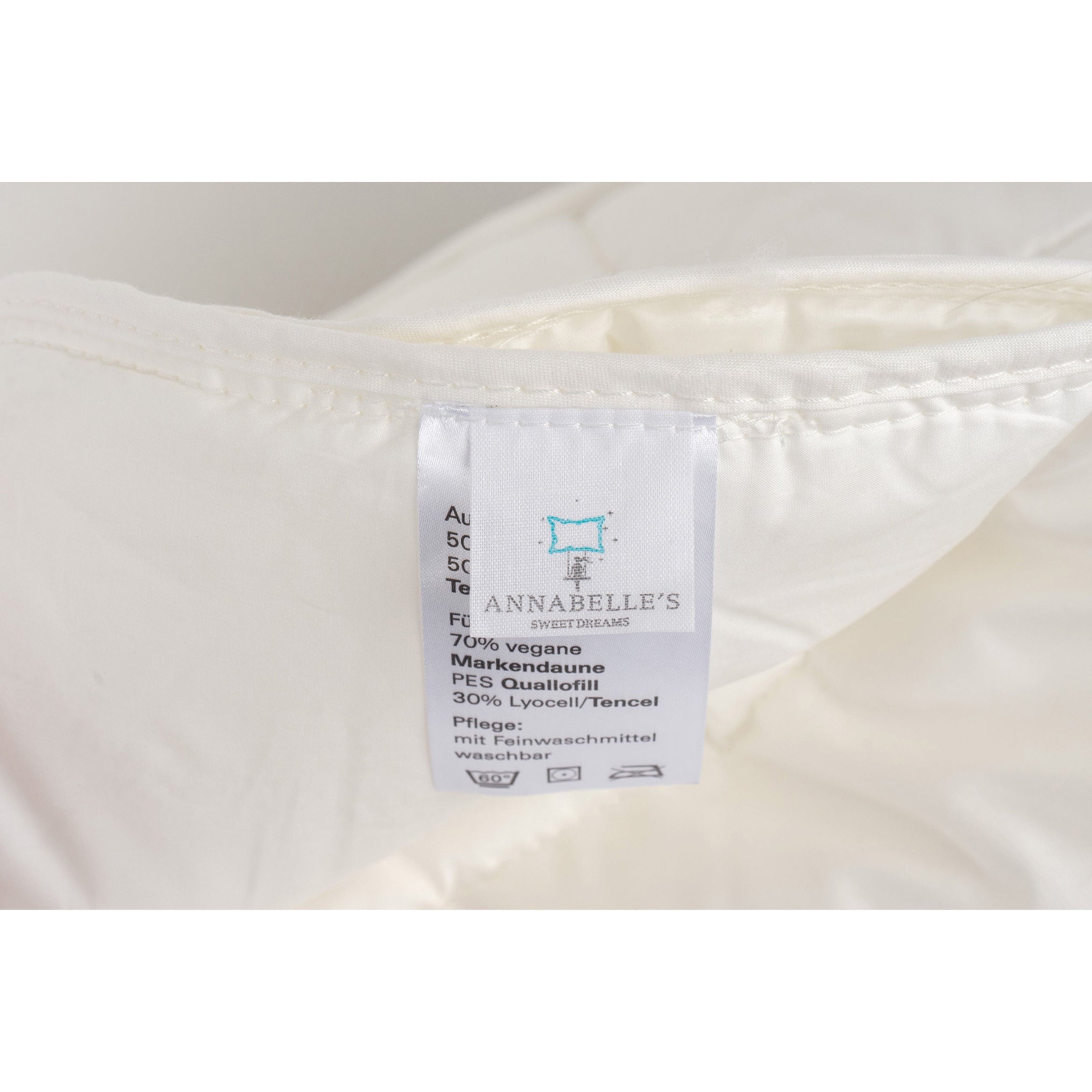 Etikett der Annabelle’s Comfort 365 Decke – Materialzusammensetzung und Pflegehinweise auf einen Blick für einfache Handhabung