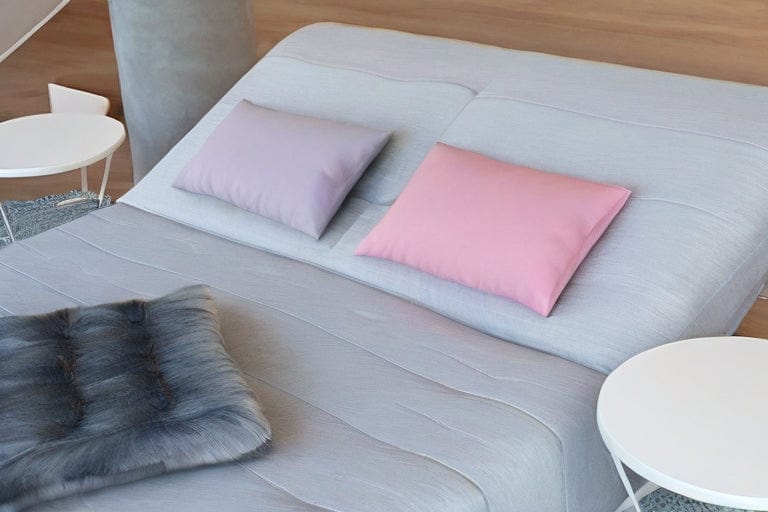 Annabelle’s Beauty/Travel Pillow auf Liege – ergonomisches Reisekissen mit Memory Foam und VitaGlow-Bezug, ideal für Entspannung unterwegs, handgefertigt in Bayern