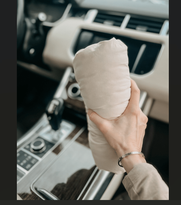 Annabelle’s Reisekissen 44×24×11 cm eingerollt im Beutel – platzsparend verstaubar, mit VitaGlow-Bezug und Memory Foam, gefertigt in Bayern