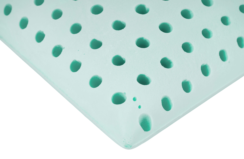 Detailansicht der Ecke vom grünen Memory Foam – formstabiler, stützender Komfortschaum für ergonomisches Liegen, gefertigt in der EU