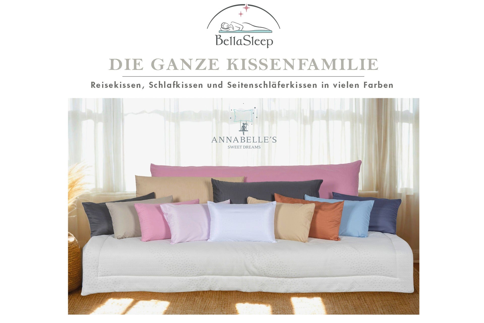 Die komplette Kissenkollektion von Annabelle’s Sweet Dreams auf einem Sofa arrangiert: Reisekissen, Schlafkissen und Seitenschläferkissen in vielen stilvollen Farben – für jeden Schlaftyp und jedes Schlafzimmerdesign.