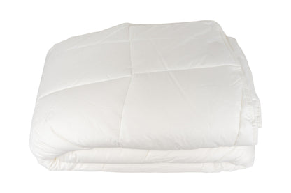 Detailansicht der Annabelle’s Comfort 365 Ganzjahresdecke – feine Steppung, weiche Oberfläche und hochwertige Verarbeitung