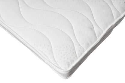 Eckansicht des Annabelle’s Kids Topper 7 cm – kindgerechter Komfort mit VitaGlow-Bezug und atmungsaktivem 3D-Mesh