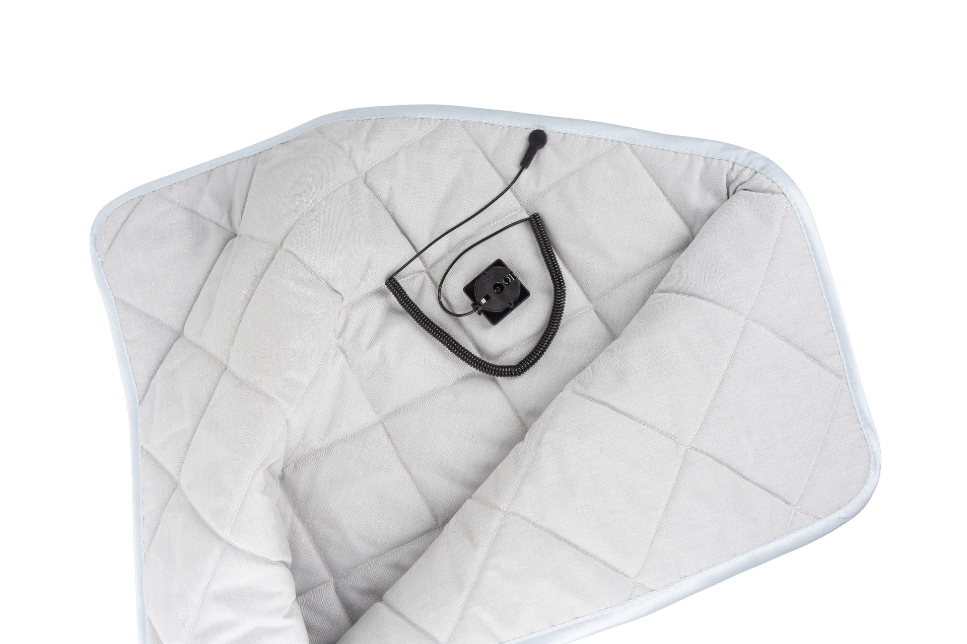 Unterseite der Annabelle’s SleepShield Auflage – mit integriertem Stecker zur elektrischen Ableitung über die Steckdose sichtbar im Detail