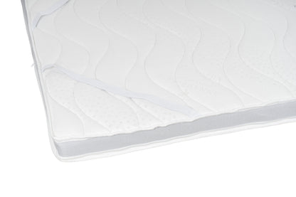 Eckansicht des Annabelle’s Topper Kids 7 cm – mit elastischen Befestigungsbändern für sicheren Halt auf der Matratze