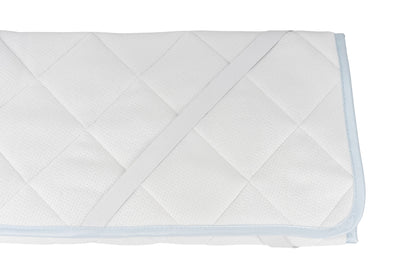 Detailansicht der Annabelle’s SleepGuard Auflage – weiches, hautfreundliches Material und sorgfältige Verarbeitung für sicheren Schlafschutz